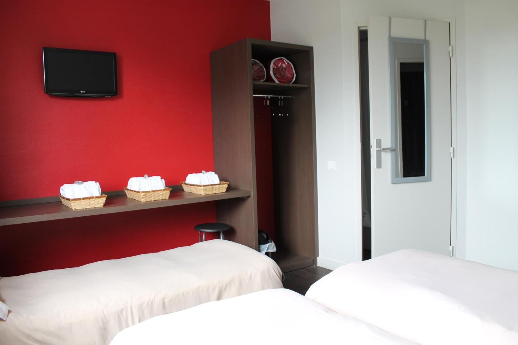 La Hourquie Cafe Hotel Morlaas Room photo